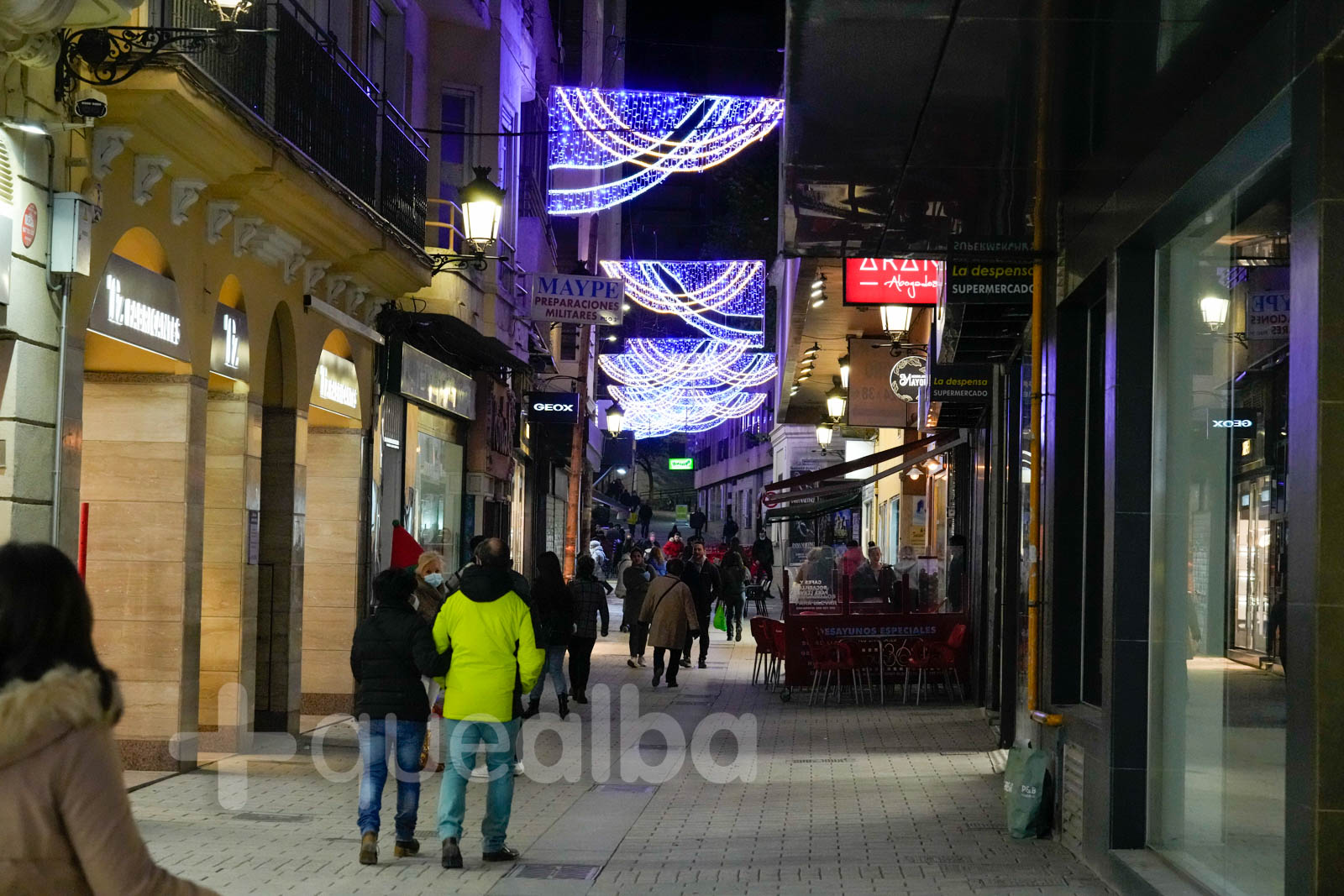 cultura Descartar cuerno Y la Navidad se acaba de encender en Albacete... muchos vecinos han acudido  a verlo